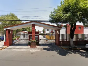 CASA EN REMATE EN CONDOMINIO LOS ROBLES COYOACAN
