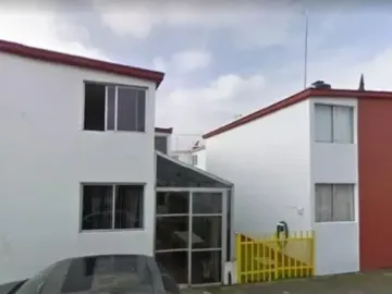 CASA EN REMATE EN CONDOMINIO LOS ROBLES COYOACAN