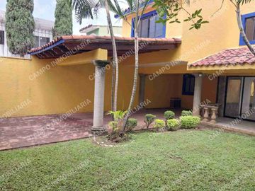 SE VENDE MAGNÍFICA CASA SOBRE AVENIDA VICENTE GUERRERO COL. AMPLIACIÓN MARAVILLAS.