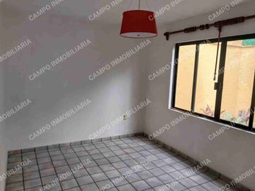 SE VENDE MAGNÍFICA CASA SOBRE AVENIDA VICENTE GUERRERO COL. AMPLIACIÓN MARAVILLAS.