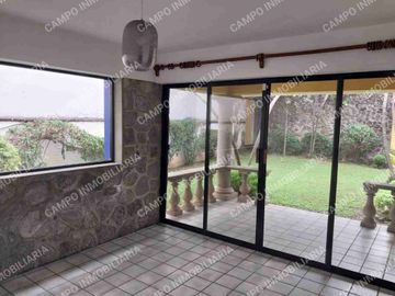 SE VENDE MAGNÍFICA CASA SOBRE AVENIDA VICENTE GUERRERO COL. AMPLIACIÓN MARAVILLAS.