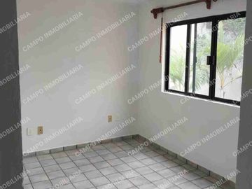 SE VENDE MAGNÍFICA CASA SOBRE AVENIDA VICENTE GUERRERO COL. AMPLIACIÓN MARAVILLAS.