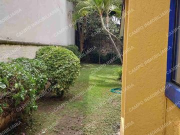 SE VENDE MAGNÍFICA CASA SOBRE AVENIDA VICENTE GUERRERO COL. AMPLIACIÓN MARAVILLAS.