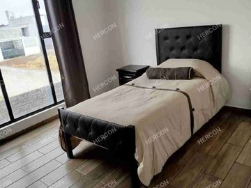 EN VENTA HERMOSA CASA