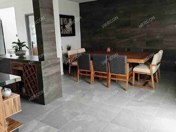 EN VENTA HERMOSA CASA