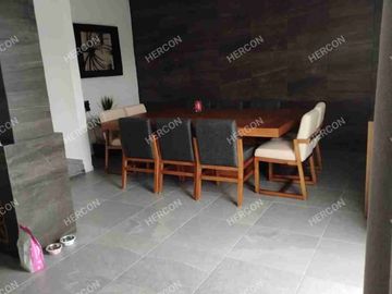 EN VENTA HERMOSA CASA