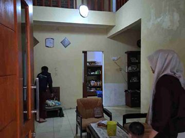 rumah 2 lantai komplek Margahayu raya harga dibawah njop