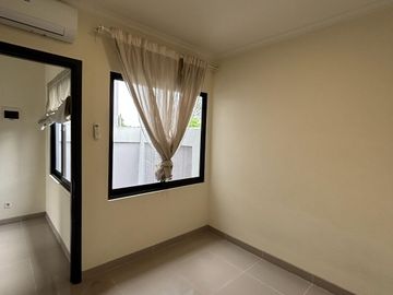 Jual Rumah Row Jalan Lebar, Posisi Ujung, Harga 1M-an di Gading Serpong Cluster Baroni
