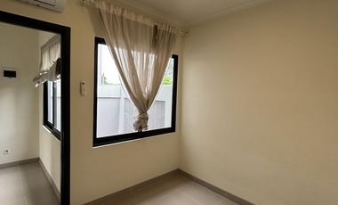 Jual Rumah Row Jalan Lebar, Posisi Ujung, Harga 1M-an di Gading Serpong Cluster Baroni