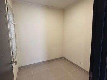 Jual Rumah Row Jalan Lebar, Posisi Ujung, Harga 1M-an di Gading Serpong Cluster Baroni
