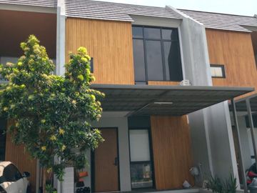 DISEWA RUMAH 2 TINGKAT FULL FURNISHED DI GRAND WISATA BEKASI