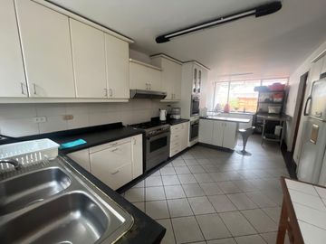 Higuereta - Casa con 2 Jardines, 4 Dorm. 2 Cocheras
