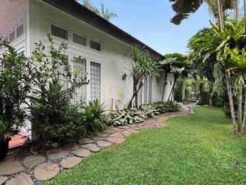 Rumah Tropical Mewah Lokasi Bintaro Sektor 9 Area, 1135