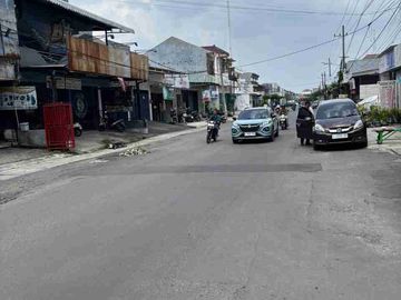 disewakan 2 ruko jadi 1 Manukan Lor RAYA