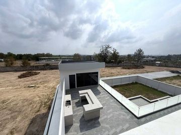 Land and  Luxury Pool Villa  6 or 𝟵,𝟴𝟮𝟴 𝘀𝗾𝗺.  behind Tara Pattana International
