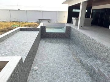 Land and  Luxury Pool Villa  6 or 𝟵,𝟴𝟮𝟴 𝘀𝗾𝗺.  behind Tara Pattana International