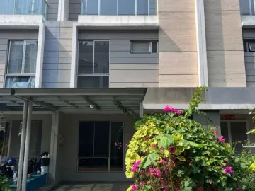 Dijual Cepat Murah Rumah 3 Lantai Siap Huni Golf Island PIK , Cluster Harmony Golf
