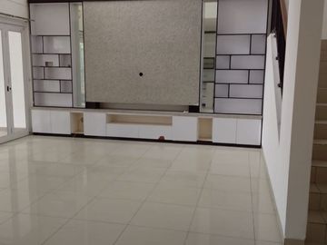 Disewakan Rumah Siap Huni di Asera One East, Harapan Indah, Bekasi