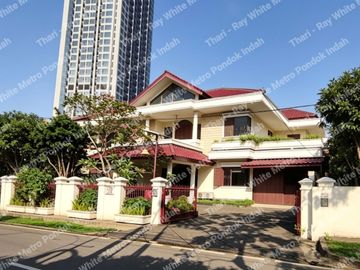 Dijual Rumah Harga dibawah Nilai Pasar kawasan Cilandak.  Rumah Asri, Luas 887m2 ,  Kolam Renang dan Lokasi  Strategis di Cilandak dekat dengan LRT Fatamawati Jakarta Selatan