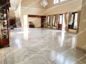 Dijual Rumah Harga dibawah Nilai Pasar kawasan Cilandak.  Rumah Asri, Luas 887m2 ,  Kolam Renang dan Lokasi  Strategis di Cilandak dekat dengan LRT Fatamawati Jakarta Selatan