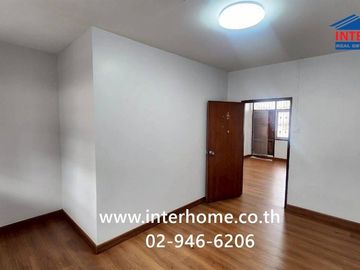 Three-story commercial building, 13.7 sq.wah, near Royal River Hotel, Soi Chao Phraya Siam, Soi Charansanitwong 66/1, Ratchawithi Road, Charansanitwon