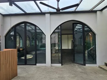 Tempat usaha komersial, Strategis berada di area Kebayoran Baru Jakarta Selatan sangat cocok untuk Cafe atau Food Court