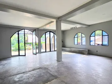 Tempat usaha komersial, Strategis berada di area Kebayoran Baru Jakarta Selatan sangat cocok untuk Cafe atau Food Court