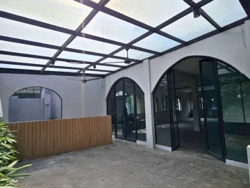 Tempat usaha komersial, Strategis berada di area Kebayoran Baru Jakarta Selatan sangat cocok untuk Cafe atau Food Court