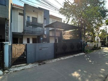 Dijual rumah lokasi strategis   diBintaro Jakarta Selatan.