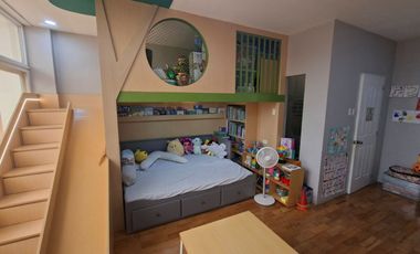 4BR End Unit Townhouse with 3 Parking FOR SALE in Barangay Pinagkaisahan, QC