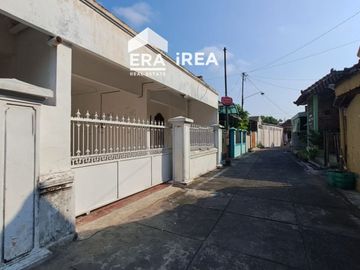 Rumah 2 Lantai + Tanah Dijual di Solo Dekat Pasar Nusukan dan Kampus UNISRI