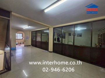 3.5-story commercial building, 35.1 sq.wah, Nonthaburi Housing Community, Soi Tiwanon-Pakkret 15, Tiwanon Road, Pakkret, Nonthaburi.