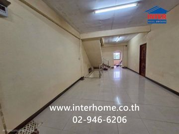 3.5-story commercial building, 35.1 sq.wah, Nonthaburi Housing Community, Soi Tiwanon-Pakkret 15, Tiwanon Road, Pakkret, Nonthaburi.