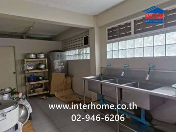3.5-story commercial building, 35.1 sq.wah, Nonthaburi Housing Community, Soi Tiwanon-Pakkret 15, Tiwanon Road, Pakkret, Nonthaburi.