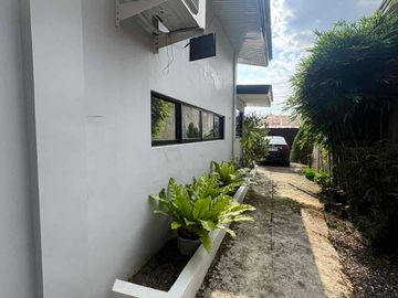 2Bedrooms with Loft 3 Car Garage Estefania Bacolod City