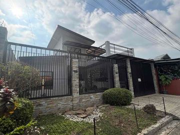 2Bedrooms with Loft 3 Car Garage Estefania Bacolod City