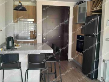 Arriendo departamento amoblado con estacionamiento en la Reina