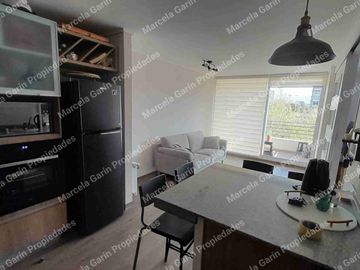 Arriendo departamento amoblado con estacionamiento en la Reina