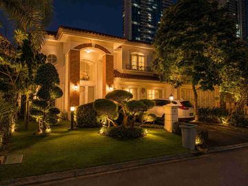 DIJUAL RUMAH MEWAH FULL FURNISH DI LIPPO KARAWACI