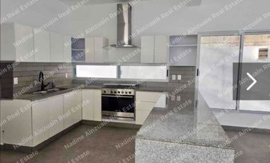AMPLIA  CASA DE 3 NIVELES EN RENTA UBICADA EN RESIDENCIAL AQUA, 4 RECÁMARAS, ALBERCA PROPIA, SEGURIDAD 24 HORAS.