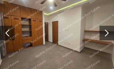 AMPLIA  CASA DE 3 NIVELES EN RENTA UBICADA EN RESIDENCIAL AQUA, 4 RECÁMARAS, ALBERCA PROPIA, SEGURIDAD 24 HORAS.