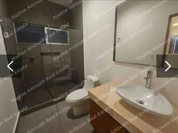 AMPLIA  CASA DE 3 NIVELES EN RENTA UBICADA EN RESIDENCIAL AQUA, 4 RECÁMARAS, ALBERCA PROPIA, SEGURIDAD 24 HORAS.