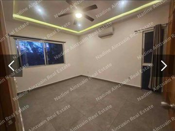 AMPLIA  CASA DE 3 NIVELES EN RENTA UBICADA EN RESIDENCIAL AQUA, 4 RECÁMARAS, ALBERCA PROPIA, SEGURIDAD 24 HORAS.