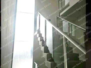 AMPLIA  CASA DE 3 NIVELES EN RENTA UBICADA EN RESIDENCIAL AQUA, 4 RECÁMARAS, ALBERCA PROPIA, SEGURIDAD 24 HORAS.