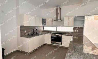 AMPLIA  CASA DE 3 NIVELES EN RENTA UBICADA EN RESIDENCIAL AQUA, 4 RECÁMARAS, ALBERCA PROPIA, SEGURIDAD 24 HORAS.