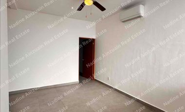 AMPLIA  CASA DE 3 NIVELES EN RENTA UBICADA EN RESIDENCIAL AQUA, 4 RECÁMARAS, ALBERCA PROPIA, SEGURIDAD 24 HORAS.