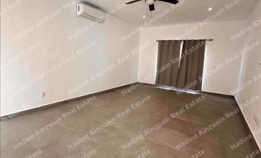 AMPLIA  CASA DE 3 NIVELES EN RENTA UBICADA EN RESIDENCIAL AQUA, 4 RECÁMARAS, ALBERCA PROPIA, SEGURIDAD 24 HORAS.
