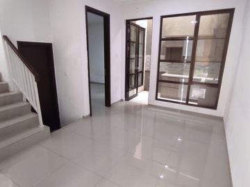 Dijual Rumah Minimalis 2 Lantai Strategis di Cluster Graha Raya Bintaro Jaya