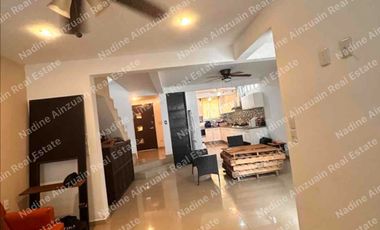 SE VENDE CASA DE 3 NIVELES  EN SM 43 ZONA CENTRO, 4 RECÁMARAS, CONDOMINIO CON ALBERCA Y ACCESO CONTROLADO.