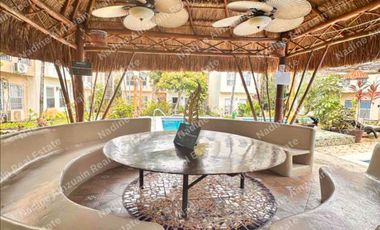 SE VENDE CASA DE 3 NIVELES  EN SM 43 ZONA CENTRO, 4 RECÁMARAS, CONDOMINIO CON ALBERCA Y ACCESO CONTROLADO.